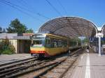 Zweisystem-Stadtbahn vom Typ GT8-100D/2S am 05.09.2004 am Albtalbahnhof in Karlsruhe. Die Bahn hat Baden-Baden zum Ziel und wird auf dem Weg dorthin gleich hinter dem Albtalbahnhof auf DB-Gleise und damit auch in deren Stromnetz berwechseln.