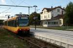 Am 4. Oktober 2007 ist der GT8-100D/2S-M  Panorama  Nr. 910 auf der Linie S41 unterwegs von Karlsruhe nach Eutingen. Hier durchfhrt er den umgebauten Bahnhof Hochdorf.