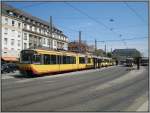 Die Straen- und Stadtbahn-Haltestelle des Karlsruher Verkehrsverbundes (KVV) am Hauptbahnhof von Karlsruhe, aufgenommen am 04.05.2008.