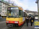 Zweisystem-Stadtbahnwagen 811 des Karlsruher Verkehrsverbundes (KVV), eingesetzt auf der Linie S5 mit Ziel Sllingen. Die Aufnahme entstand am 08.01.2005 an der Haltestelle Entenfang im Karlsruher Stadtteil Mhlburg.