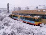 Stadtbahnwagen 578 in Hochstetten im Schneekleid und Stadtwerke Karlsruhe Werbung. 20.02.2005