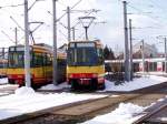 Abgestellte Stadtbahnen im Bahnhof Hochstetten. Der Schnee ist schon wieder am schmelzen. 20.02.2005