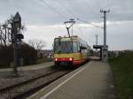 Ein Stadtbahnwagen der AVG in Langensteinbach St.