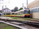 Stadtbahnwagen 902+843 an der Endhaltestelle Hochstetten. Wegen der Tour de France mit dem Ziel in Karlsruhe pendelten am 08.07.2005 Zweisystemwagen zwischen Hochstetten und Karlsruhe Stdtisches Klinikum im 20-Minuten-Takt. Dieser Zugverband wurde abends wieder in Richtung Karlsruhe Rheinhafen gebracht da ab 18:00 Uhr die Strecke wieder frei war.