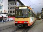 Tw 823 (von hinten gesehen) als S5 nach Karlsruhe-Sllingen auf dem Karlsruher Marktplatz.