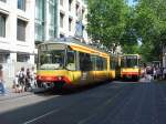 Wagen 905 der Karlruher Straenbahn 27.7.2005 als Sonderzug in der Innenstadt, der Zug war aber wie eine Normale Straenbahn besetzt.