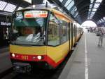 AVG-Zweisystemstadtbahnwagen 901 als S32 nach Freudenstadt im Karlsruher Hauptbahnhof.