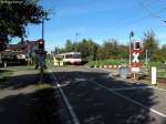 06.10.2010: Der Bahnbergang Ubstadter Strae ist einer von mehreren Bahnbergngen in Ubstadt.