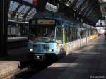 12.10.2010: TW 880  Rizzibahn  und unbekannter TW sind soeben als S32 aus Menzingen in Karlsruhe Hbf angekommen.