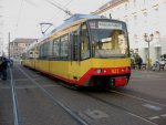 Tw 921 und der vordere Tw 847 am 30.01.2011 als S41 vom Murgtal nach Karlsruhe Tullastrae. Das Duo fhrt gerade die Station Marktplatz (Pyramide) um auf die gleichnamige Station Marktplatz (Kaiserstrae) ein zu fahren um in Richtung Tullastrae aufzubrechen. Wie man gut an der weien Lackierung erkennt hat der vordere Tw 847 ein Bordbistro (Regiobistro)