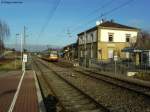 26.02.2011: TW 864 als S4 nach Karlsruhe Albtalbahnhof bei seinem Halt in Jhlingen Bahnhof. 