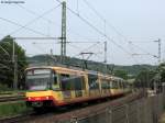 06.05.2011: Wagen 885 mit Werbung vom Karlsruher Zoo und ein weiterer Triebwagen verlassen als S5 nach Wrth (Rhein) den Bahnhof Wilferdingen-Singen.