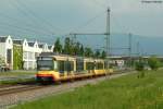 01.05.2011: Wagen 893 mit Werbung von KVV Quattro und ein weiterer TW unterwegs als S41 nach Freudenstadt Hbf. Aufgenommen bei Bad Rotenfels Schloss.