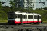 Wagen 836 trgt seit einigen Tagen ebenfalls das AVG-Logo und wirbt nun fr das KVV Abo-online. Am 13.05.2011 konnte ich ihn im Abstellbreich des Albtalbahnhofs fotografieren. Das Bild entstand mit viel Zoom vom Bahnsteigende.