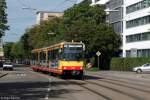 Wagen 582 als S2 nach Stutensee Spck erreicht die Station Hauptfriedhof.