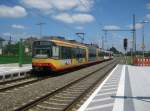 Tw 916 und der hintere Tw 848  Regiobistro  am 26.06.2011 als S4 von Karlsruhe Tullastrae nach Achern.