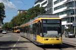 Wagen 317 als S2 nach Reitschulschlag kurz vor der Station Hauptfriedhof. Karlsruhe, 09.07.2011.