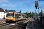 Wagen 845, ex-Regio Bistro, wirbt fr die BG Karlsruhe, verlsst den Startbahnhof Odenheim und macht sich auf seine lange Tour in den Schwarzwald nach Forbach.