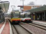 Zugkreuzung in Bretten: Links die S4 nach Karlsruhe Hbf, rechts der Gegenzug nach Glshausen.