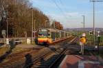 Nach einem kurzen Stopp am Bedarfshalt Obersulm-Wieslensdorf geht es fr dieses Triebwagenduo weiter, dem Ziel Heilbronn Hbf entgegen. Aufgenommen am 19.11.2011.