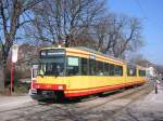 Stadtbahnwagen 554 steht am 20.03.2006 an der Haltestelle Durlacher Tor in der Karlsruher Oststadt. Die Bahn kommt aus Stutensee nrdlich von Karlsruhe und fhrt weiter durch die Karlsruher Innenstadt in Richtung Rheinstetten.