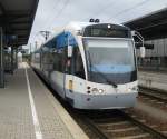 Saarbahn-Tw 1024 im Dienste der AVG un des KVV. Diesmal hat der  Praktikant  vom  Meister  die Aufgabe gekriegt als S32 von Rastatt nach Bruchsal zu fahren. In Karlsruhe Hbf auf Glesi 13 fuhr er ein und ich schaute ihm bis zu seinem Endhalt Bruchsal Bf ber die Schulter. Karlsruhe Hbf, 09.09.2011.