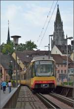 Auch wenn ich hier immer noch auf die Dampflok vor der Gotik warte, jetzt wurde es die Straenbahn.