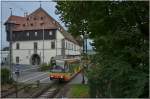 Die Karlsruher Straenbahn als S4 Karslsruhe Hauptbahnhof Sprinter bei der Ausfahrt aus Konstanz mit Historischer Kulisse.