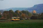 Im letzten Abendlicht macht sich AVG TW 885 auf den Weg nach Karlsruhe Hbf.