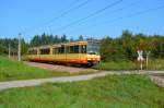 Aufgrund von Bauarbeiten zwischen Rüppurr und Busenbach und fehlender Wendemöglichkeiten kamen zwischen 03. und 05.10.2014 die alten Zweisystemer der ersten Generation im Albtal zum Einsatz. So konnte ich am 03.10.2014 Tw 827 als S 20016 am Ittersbacher Bienenzüchterweg bei bestem Wetter aufnehmen.