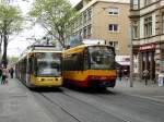 VBK 313 trifft auf AVG 895 am 25.04.15 in Karlsruhe 