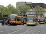 AVG GT8-100D/2S-M 846 und VBK 324 und 252 am 25.04.15 in Karlsruhe Hbf 