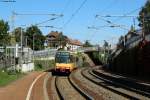 TW 821 als S9 nach Bruchsal beim Halt in Bruchsal-Tunnelstraße, 29.09.2015. Gruß auch an den netten Tf.