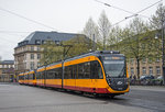 Karlsruhe AVG Flexity Swift 944 + 941 als S4 nach Achern am Bahnhofsvorplatz vom Karlsruher Hauptbahnhof, 24.04.2016.