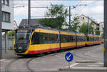 Die Blinker sind gesetzt - 

... zum Abbiegen des AVG-Stadtbahnzuges von der Paulinenstraße in die Weinsberger Straße kurz vor der Haltestelle Theater.

16.07.2024 (M)