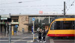 Auch vor dem Bahnhof halten Züge -     Seit Inbetriebnahme der Innenstadtstrecke der Stadtbahn halten auch auf der Stadtseite des Heilbronner Hauptbahnhofes Bahnfahrzeuge.