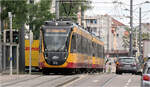 Erfreulicherweise - 

... wurde die Einführung einer Stadtbahn durch die Stadt Heilbronn nicht durch einen Bürgerentscheid abgelehnt, sondern wirklich realisiert.

In Tübingen, Wiesbaden und Regensburg haben die Bürger den Bau von Stadt- bzw. Straßenbahnen verhindert, leider. Autofahrer sind halt in der Mehrheit, aber die Bedürfnisse von Minderheiten sollten auch berücksichtigt werden, was bei Bürgerentscheiden schwierig ist.

In Erlangen hingegen haben die Bürger für den Bau der sogenannten Stadtumlandbahn votiert.

AVG-Stadtbahnzug 924 + 935 als S42 nach Öhringen Cappel in der Paulinenstraße nördlich der Heilbronner Innenstadt kurz nach dem Halt am Technischen Schulzentrum.

16.07.2024 (M)