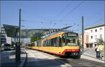 Vor dem Hauptbahnhof -    Stadtbahn Heilbronn: Die Haltestelle Hauptbahnhof liegt auf dem Bahnhofsvorplatz.