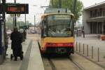 Die S4 Nummer 896 macht sich auf den Weg nach Karlsruhe Hbf vom Heilbronner Bahnhofsvorplatz. Ich fotografierte das Bild am 28.4.2011.