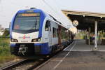 Alter Bahnhof, hochmodernes Elektrotriebfahrzeug - die RS4 nach Nordenham beim Zwischenhalt in Bremen Neustadt.