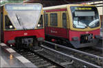 Zwei Gesichter -

... der Berliner S-Bahn. Züge der Baureihen 480 und 481 im Bahnhof Baumschulweg.

18.08.2010 (M)