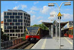 Ein 480er hält am 22.06.2024 an der Station Tiergarten.