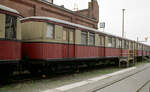 Der Beiwagen 275 494 - bis 1970 ES/EB 165 422 - 17.04.1994 zusammen mit dem dazugehörenden ET im S-Bahn-Bw. Berlin-Grünau. Der gesate. Tw. wurde verschrottet.