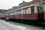 DR 276 021,  Bankierszug , am 17.04.1994 abgestellt im S-Bahn-Bw. Berlin-Grünau.