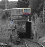 Farbklekse am Ostkreuz. Eine S-Bahn in Richtung Schnefeld am 7.6.2008