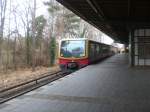 BR 481 als S1 nach S-Bahnhof Oranienburg im S-Bahnhof Berlin-Hermsdorf.