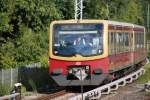 BERLIN, 08.06.2009, S42 erreicht den S-Bahnhof Greifswalder Straße