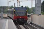 BERLIN, 14.05.2011, S41 bei der Ausfahrt aus dem S-Bahnhof Ostkreuz