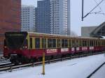 Die S3 nach Friedrichshagen vor dem Bahnhof Berlin Ostbahnhof. (480 523 mit LED-Rckleuchten) und eine weitere 480er.