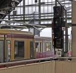 05.06.12 , Ostbahnhof, Gleis 9 (Ostausfahrt) , Ausfahrt auf Ks 1 mit Zs 3 und Zs 2 .
Was bleibt fr die dritte Mglichkeit: Abfahrauftrag oder Gleiswechselanzeiger ?